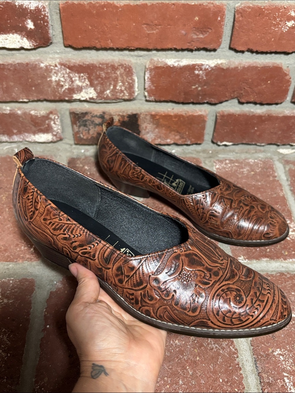 Vintage Tic Tac Toes Embossed Tooled Leather Floral Detail Made in USA Size 9